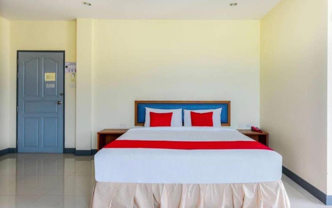 Готель Baan Poemsuk Huahin Екстер'єр фото